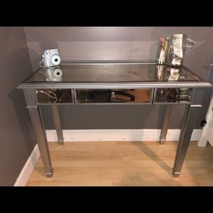 Brand new. Received as a gift.